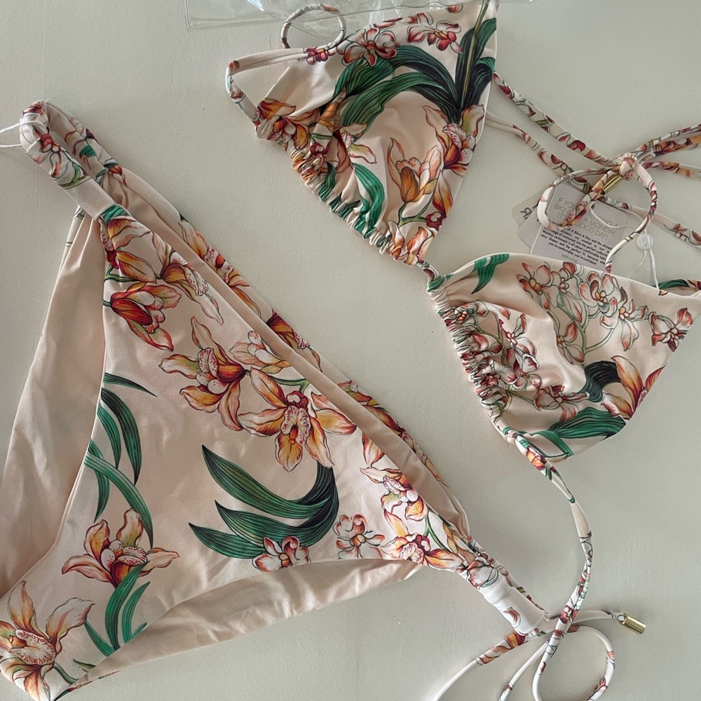 Monday Swimwear ( Bathing suit )